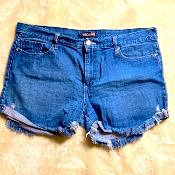 LEVI’S 🏝️ COTTON DESTROYED RIPPED DENIM FRINGED JEAN SHORTS Women’s 17/18 W40 - Picture 2 of 9